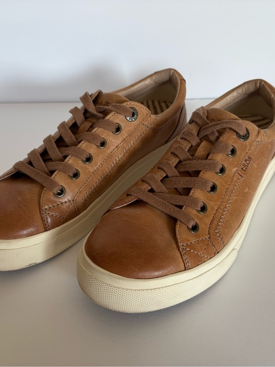 Taos Footwear Shoes - Taos Footwear Women’s Tan Leather Low-Top Sneakers